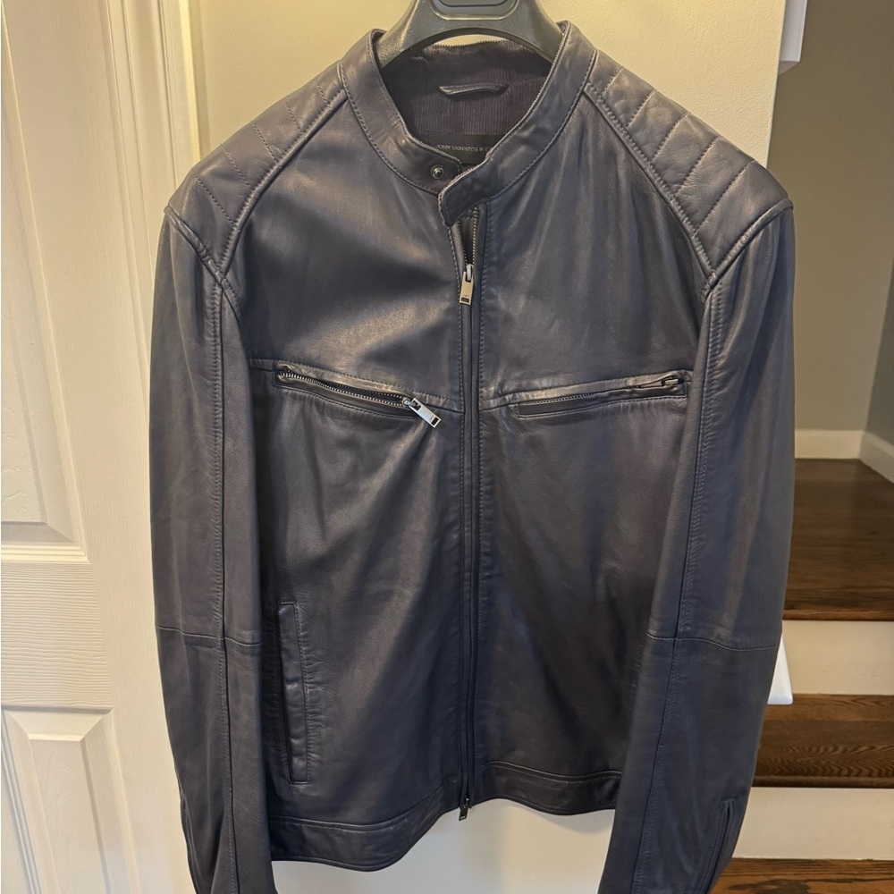 John Varvatos leather jacket!
Like new condition worn twice.
Size L
